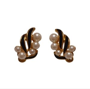 Vintage pierced earrings faux pearl and enamel